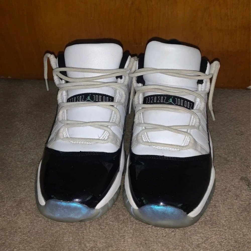 Jordan 11 - Picture 2 of 4